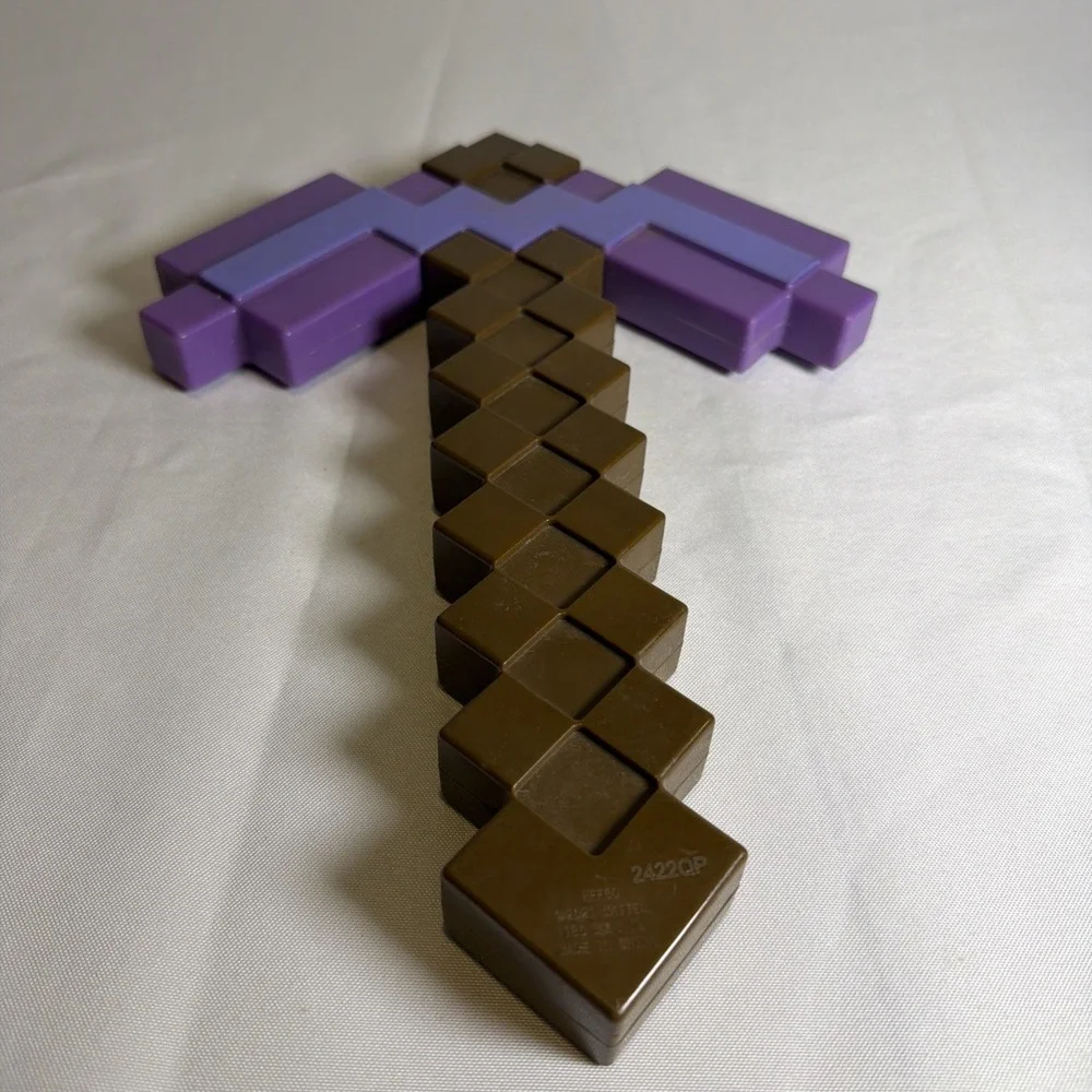 Minecraft Enchanted Pickaxe 14